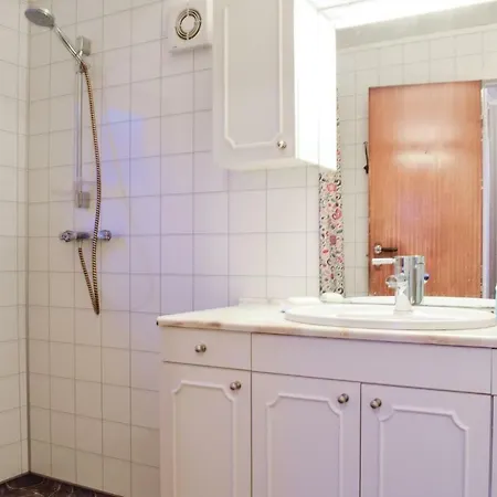 Three Bedroom Holiday In Erfjord *