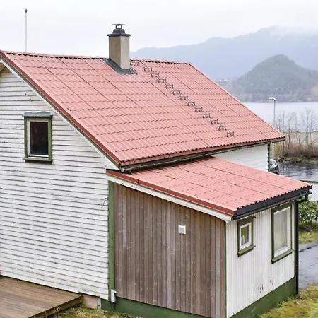 Three Bedroom Holiday In Erfjord *